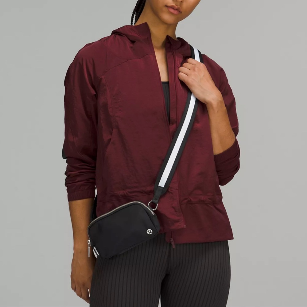 Lululemon ‘Everywhere Crossbody Bag’